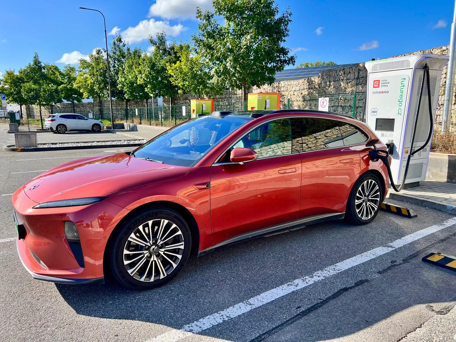 Dlaczego warto jeździć samochodem elektrycznym już dziś?