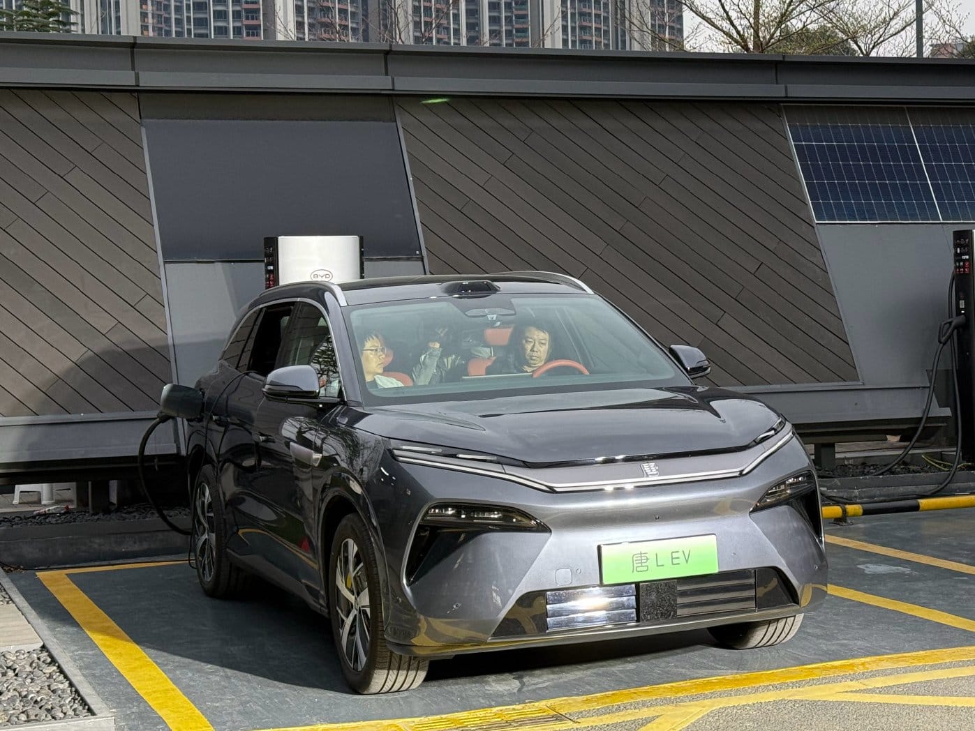 Architektura 1 000 V w pojazdach elektrycznych: przyszłość szybkiego ładowania czy technologiczne wyzwanie?